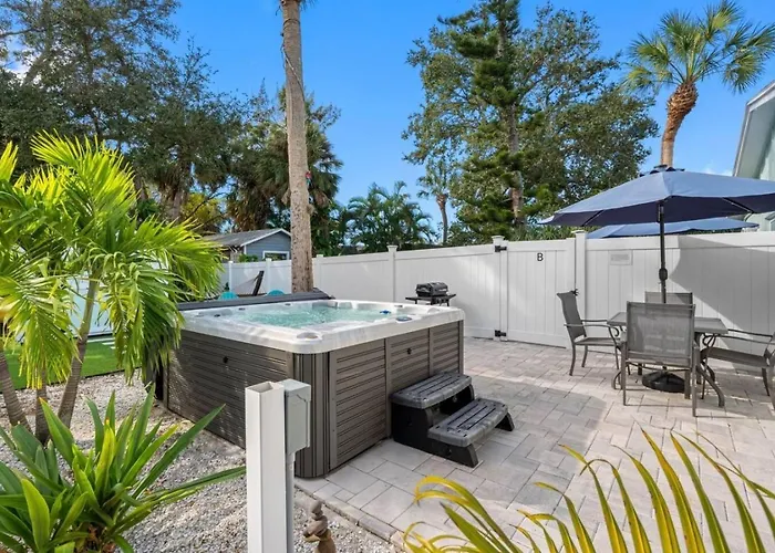 August Pet Friendly And Hot Tub A