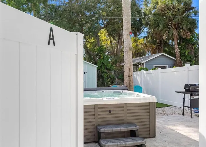 Holiday home August Pet Friendly And Hot Tub A Clearwater Beach