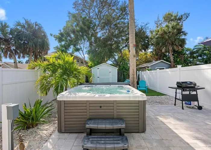 August Pet Friendly And Hot Tub A Holiday home Clearwater Beach