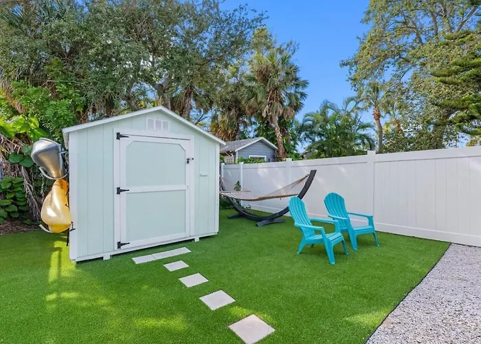 August Pet Friendly And Hot Tub A Holiday home *