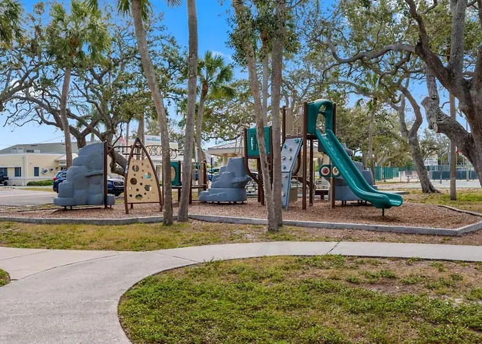 August Pet Friendly And Hot Tub A Clearwater Beach