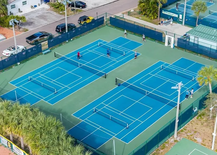 August Pet Friendly And Hot Tub A Holiday home Clearwater Beach